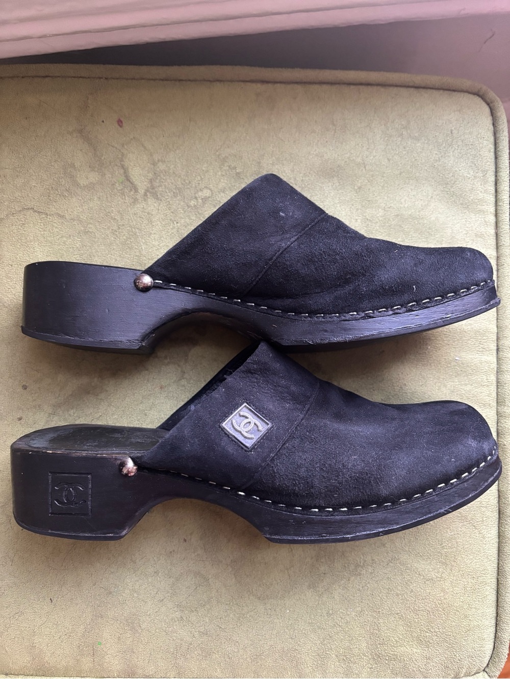 CHANEL Black Suede Mule Clogs with CC Emblem - Picture 3 of 5